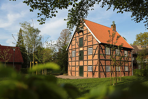 Der historische Fachwerkspeicher beherbergt das Höttemuseum zum Leben von Josef und Emilie Hötte. 